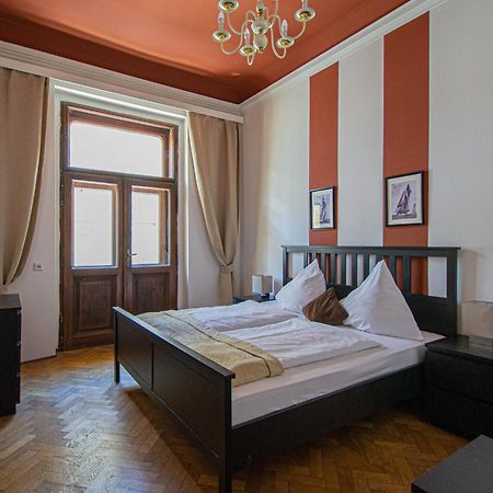 For Celebrations Spacious 3Bdr Apartment With Balcony Прага Екстериор снимка
