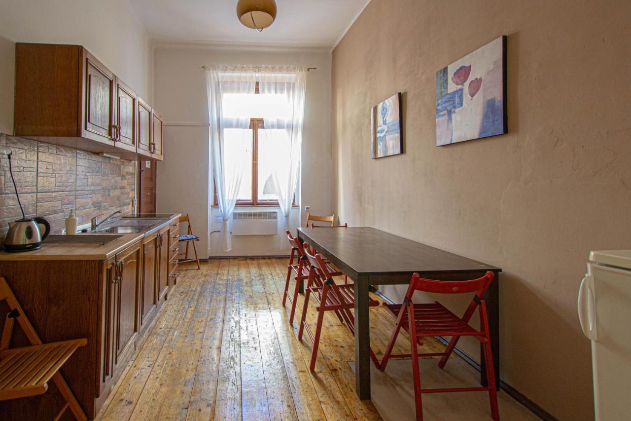 For Celebrations Spacious 3Bdr Apartment With Balcony Прага Екстериор снимка