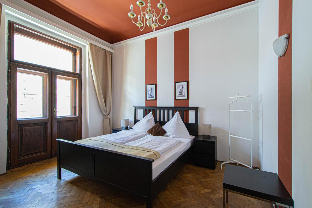 For Celebrations Spacious 3Bdr Apartment With Balcony Прага Екстериор снимка