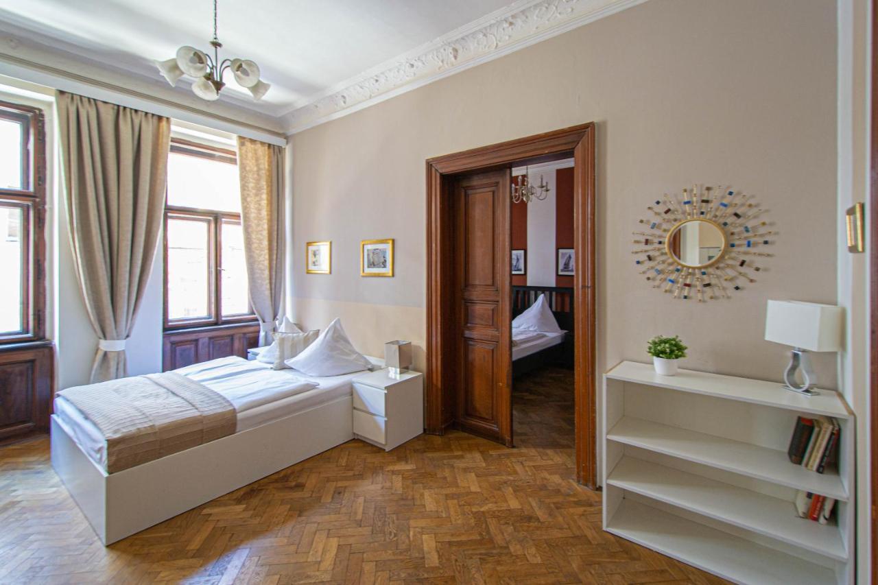For Celebrations Spacious 3Bdr Apartment With Balcony Прага Екстериор снимка