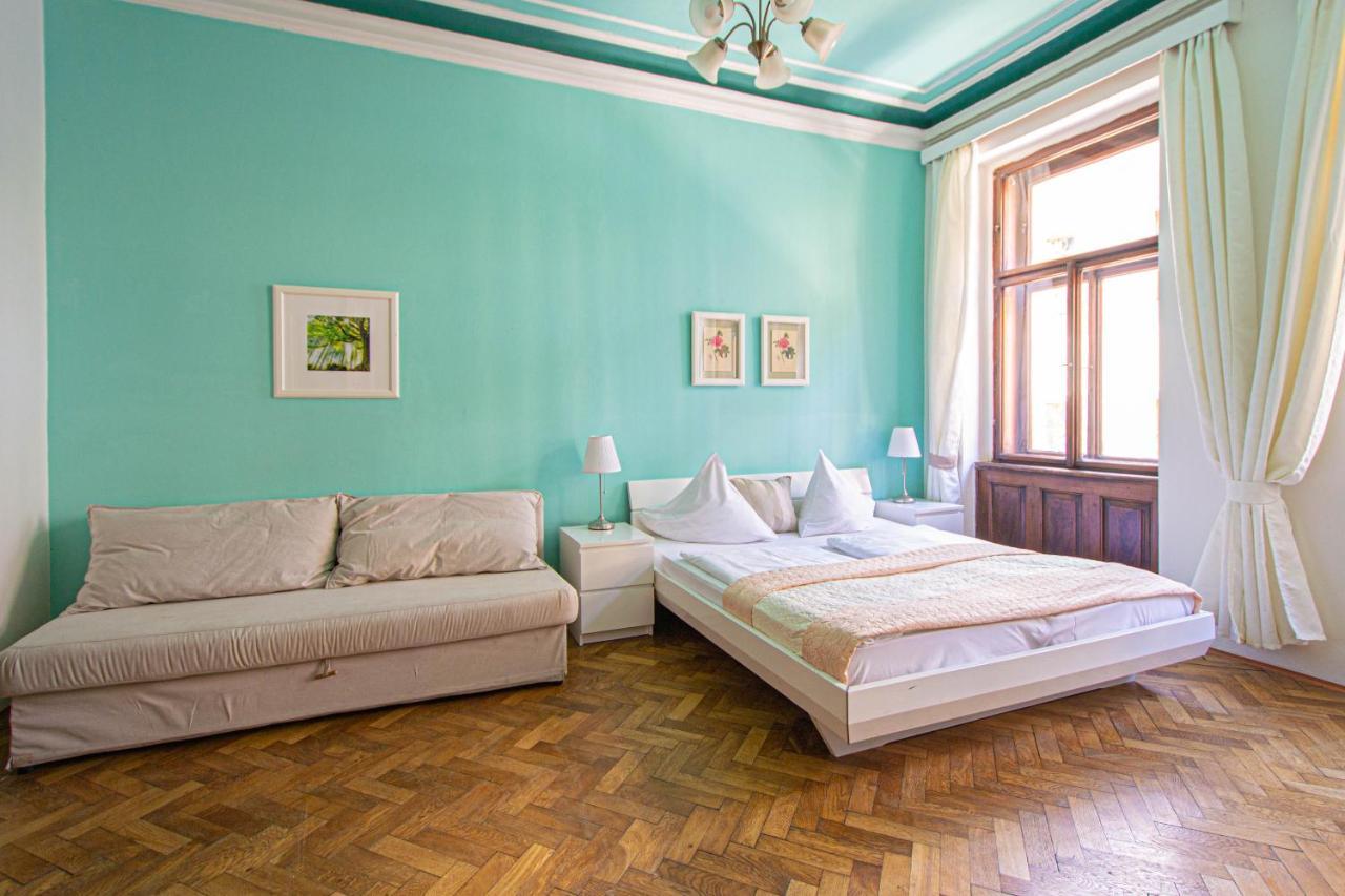 For Celebrations Spacious 3Bdr Apartment With Balcony Прага Екстериор снимка