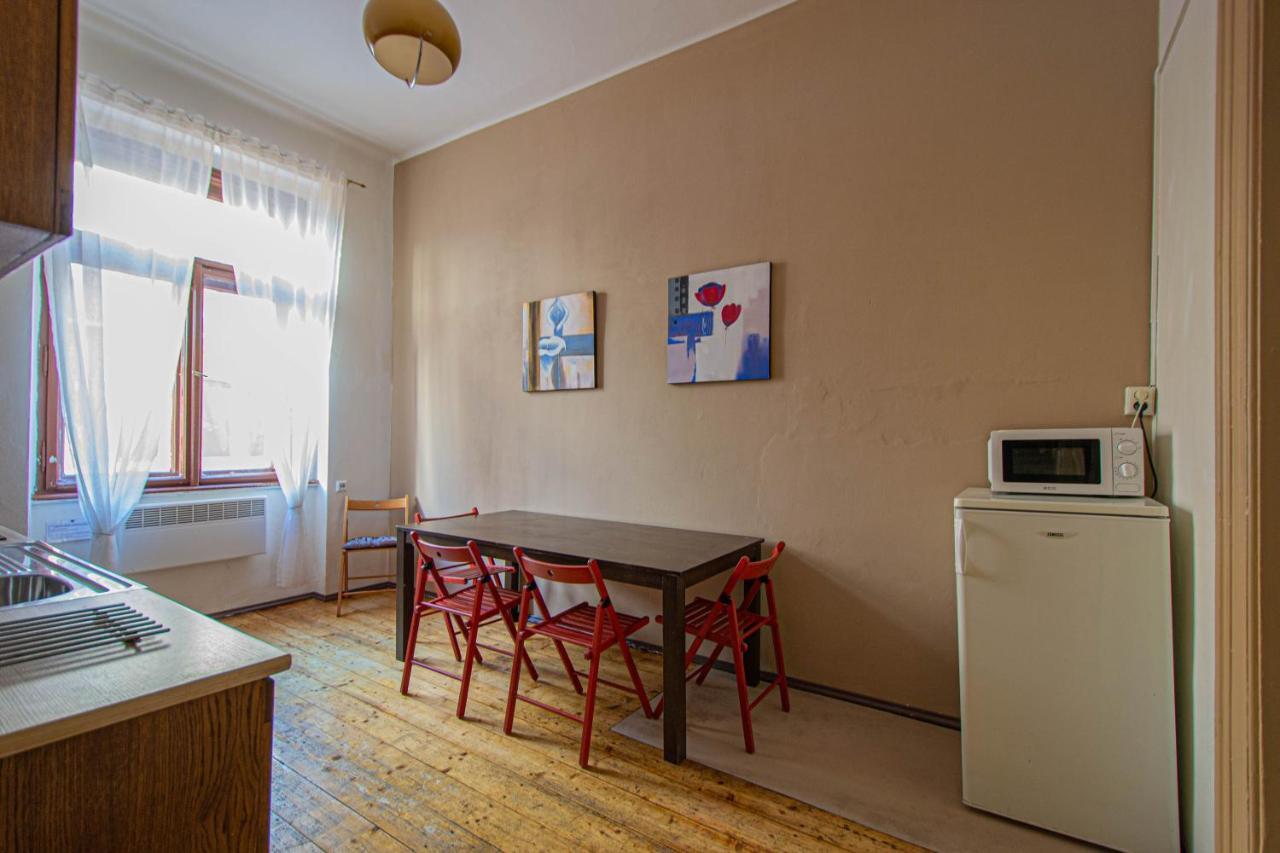 For Celebrations Spacious 3Bdr Apartment With Balcony Прага Екстериор снимка