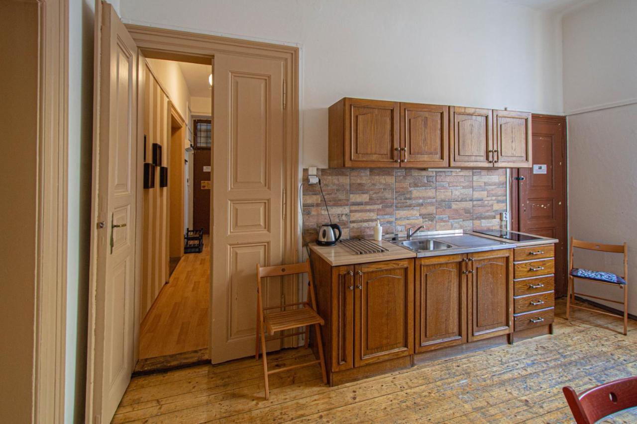 For Celebrations Spacious 3Bdr Apartment With Balcony Прага Екстериор снимка