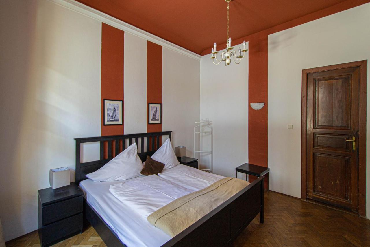 For Celebrations Spacious 3Bdr Apartment With Balcony Прага Екстериор снимка