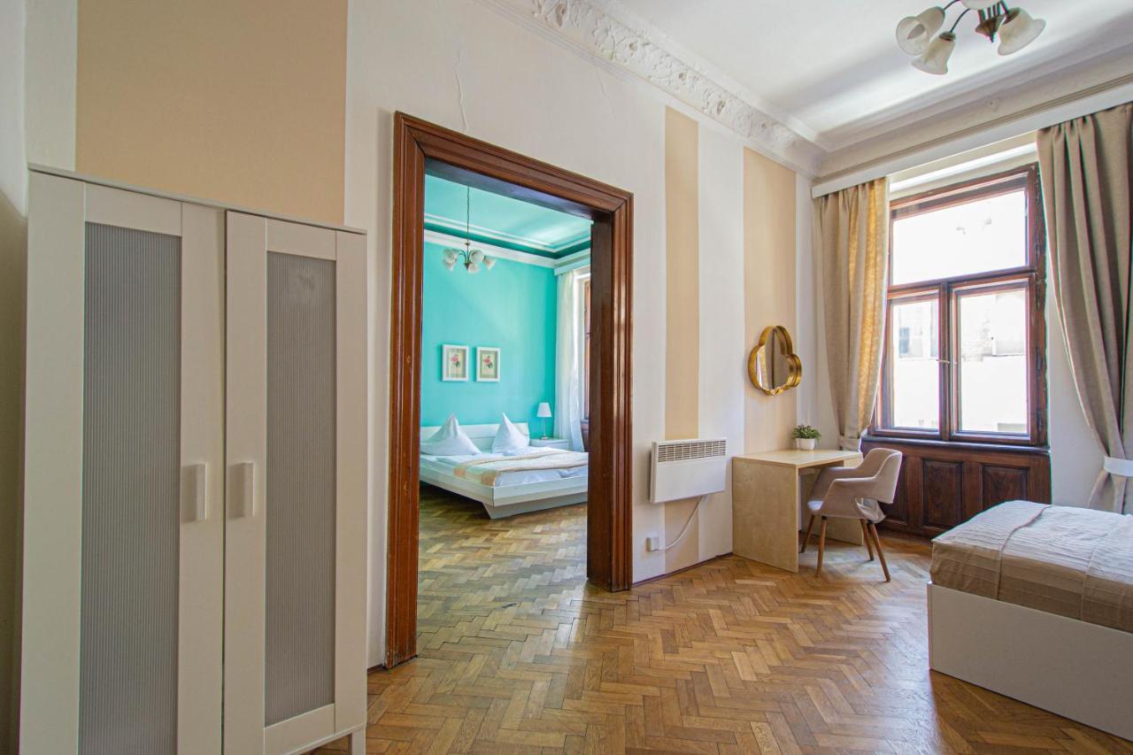 For Celebrations Spacious 3Bdr Apartment With Balcony Прага Екстериор снимка