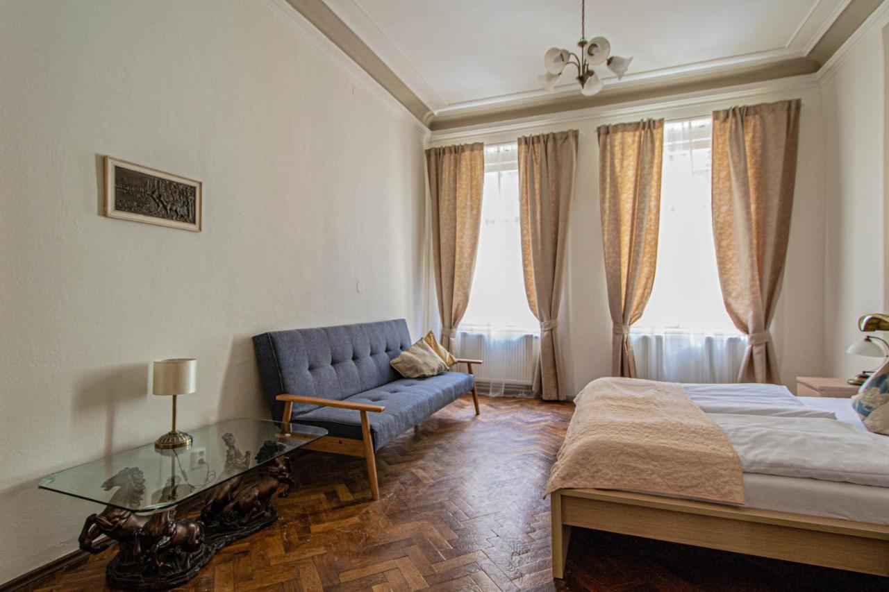 For Celebrations Spacious 3Bdr Apartment With Balcony Прага Екстериор снимка