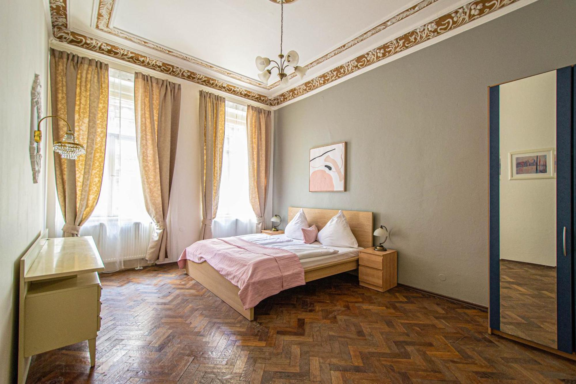 For Celebrations Spacious 3Bdr Apartment With Balcony Прага Екстериор снимка