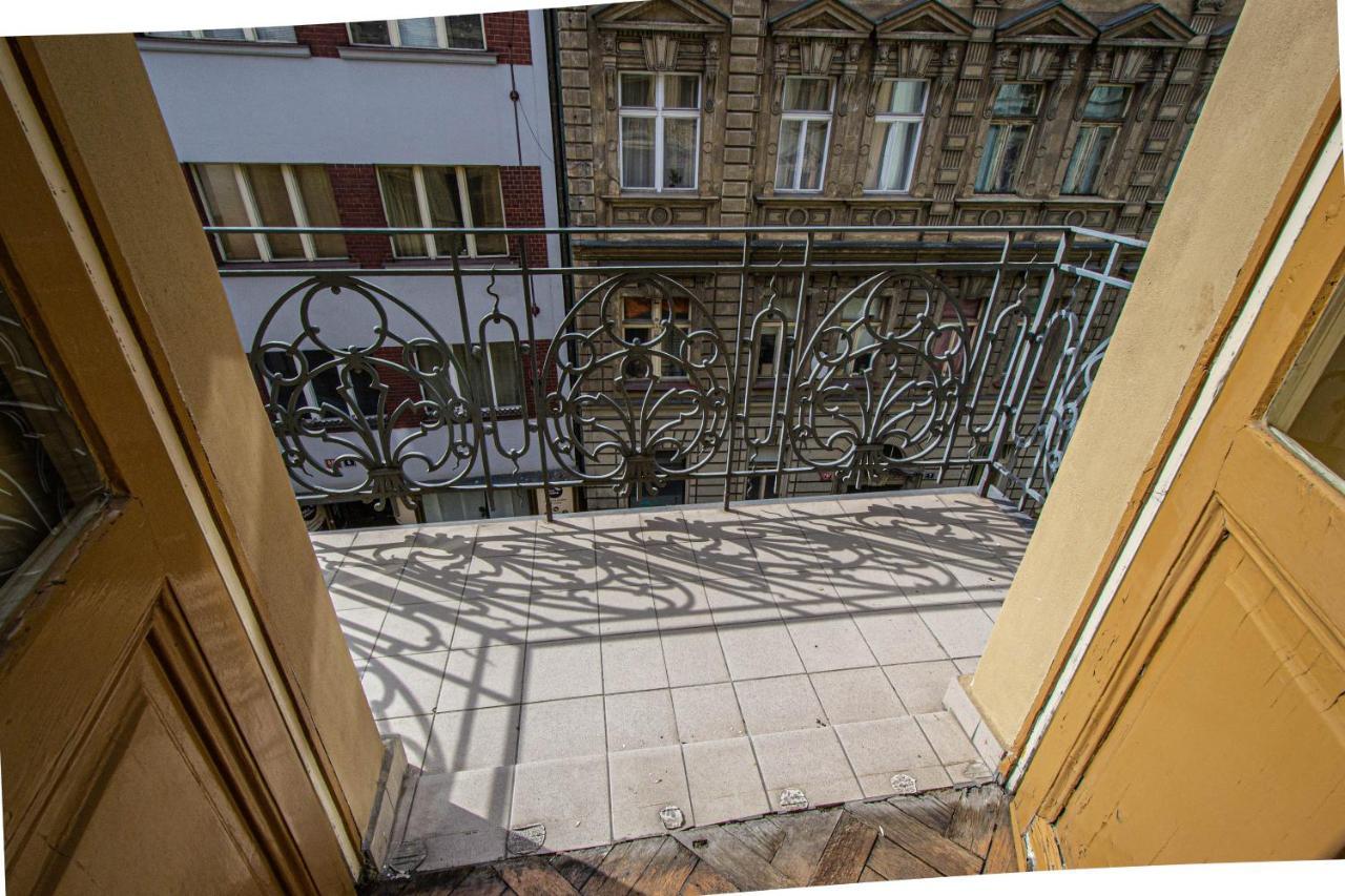 For Celebrations Spacious 3Bdr Apartment With Balcony Прага Екстериор снимка