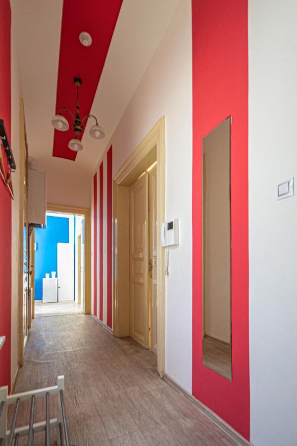 For Celebrations Spacious 3Bdr Apartment With Balcony Прага Екстериор снимка