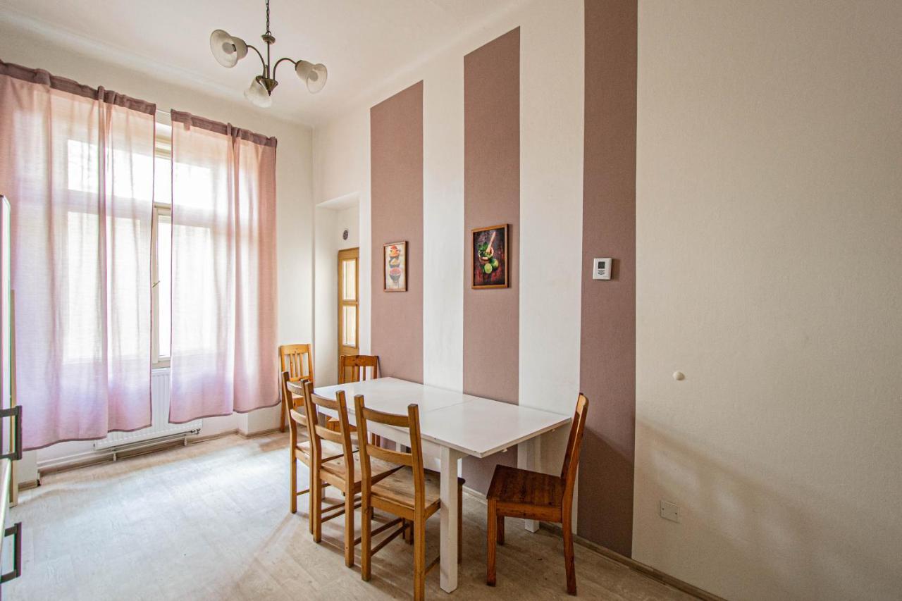 For Celebrations Spacious 3Bdr Apartment With Balcony Прага Екстериор снимка