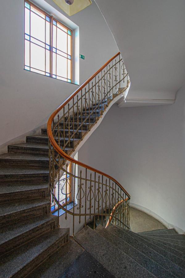 For Celebrations Spacious 3Bdr Apartment With Balcony Прага Екстериор снимка