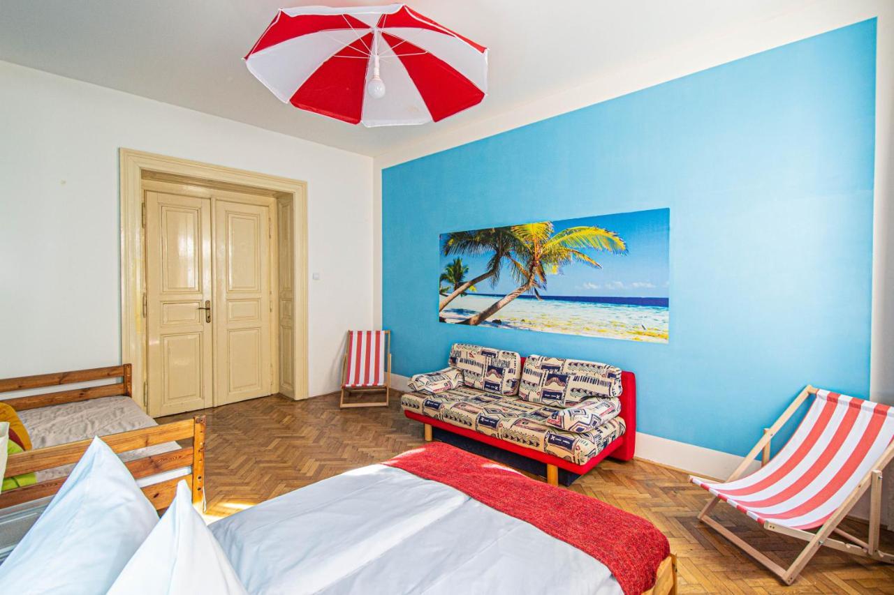 For Celebrations Spacious 3Bdr Apartment With Balcony Прага Екстериор снимка