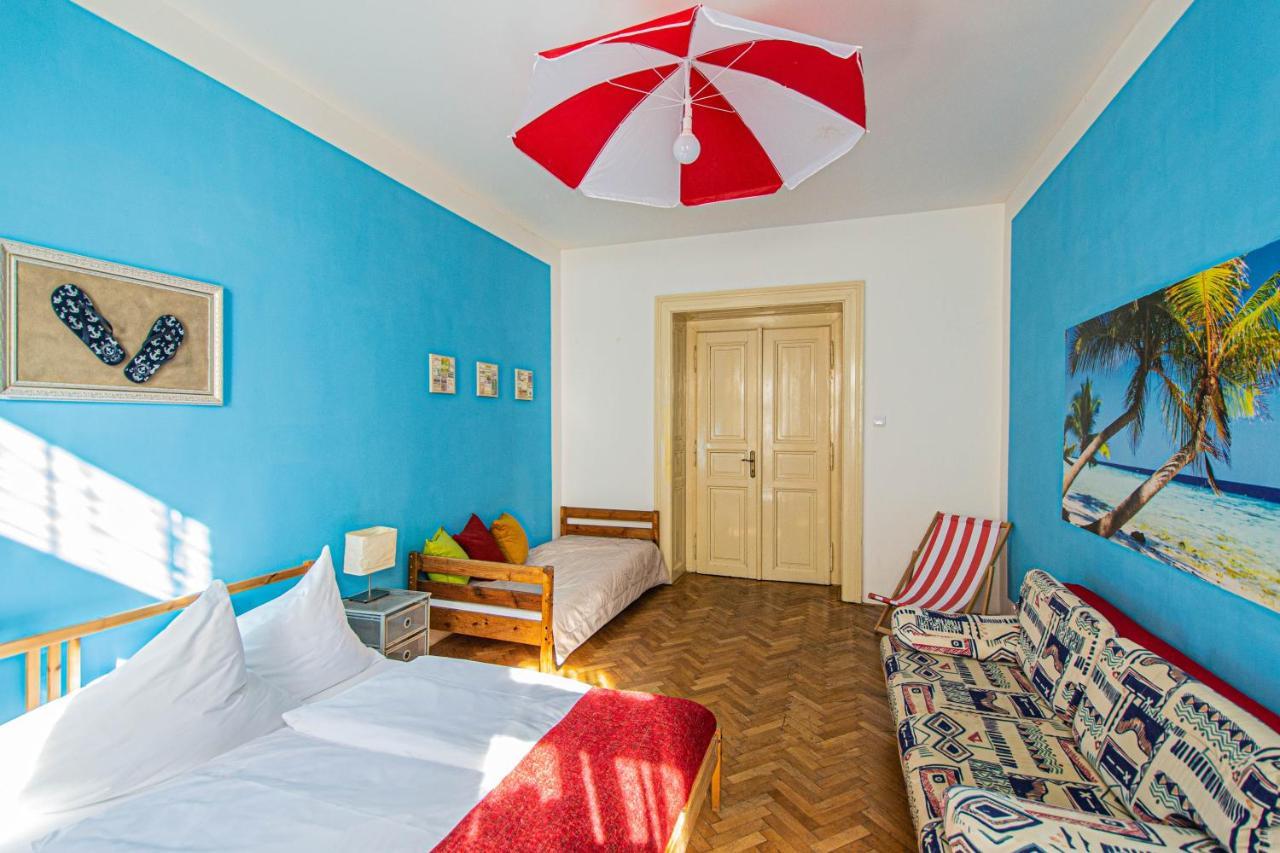 For Celebrations Spacious 3Bdr Apartment With Balcony Прага Екстериор снимка