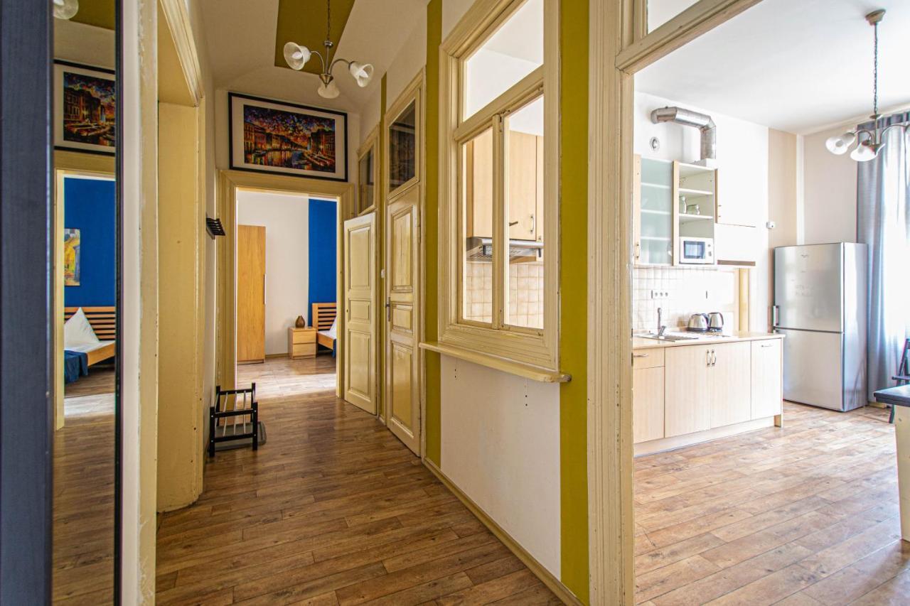 For Celebrations Spacious 3Bdr Apartment With Balcony Прага Екстериор снимка