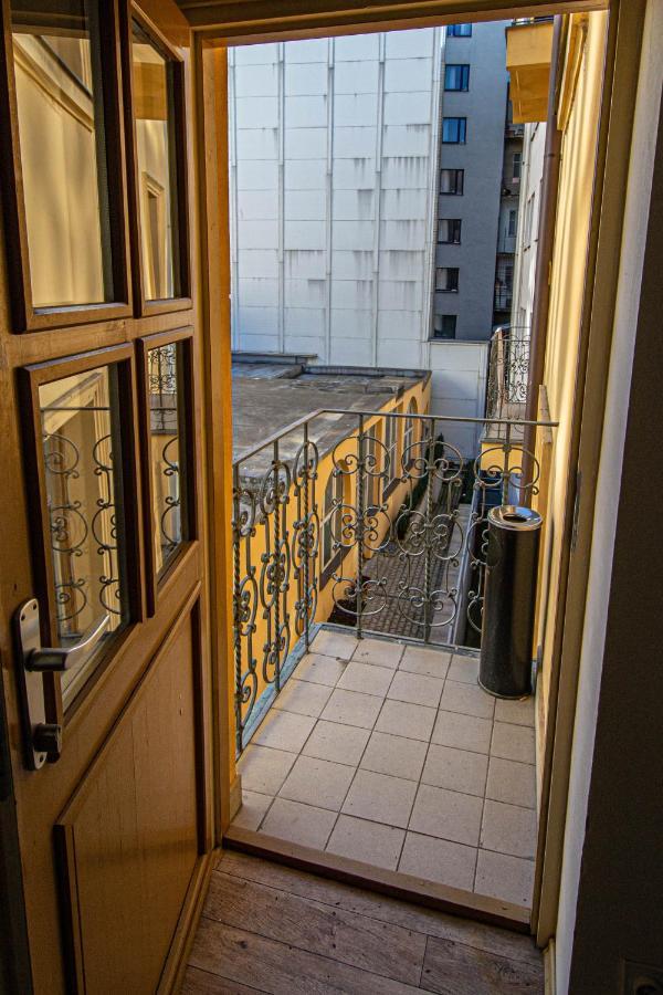 For Celebrations Spacious 3Bdr Apartment With Balcony Прага Екстериор снимка