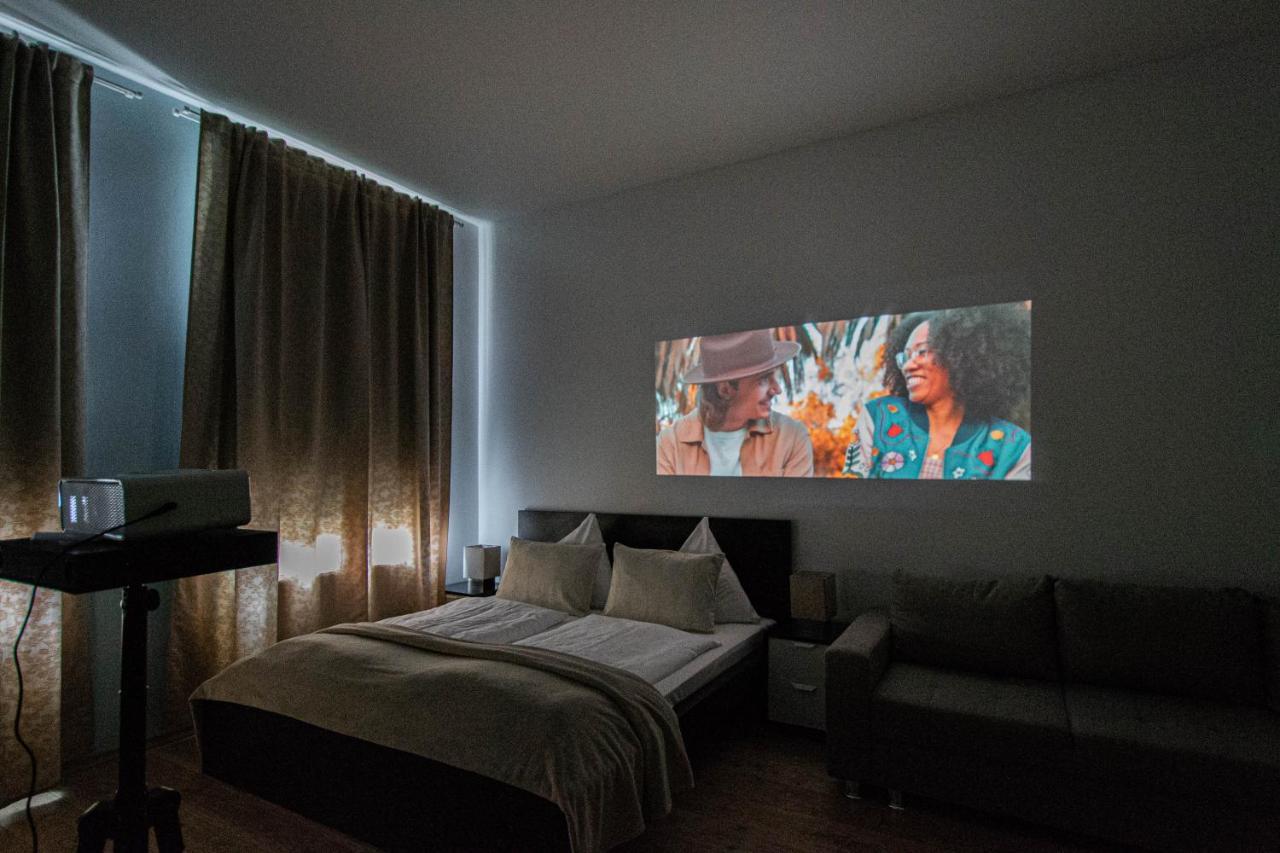 For Celebrations Spacious 3Bdr Apartment With Balcony Прага Екстериор снимка