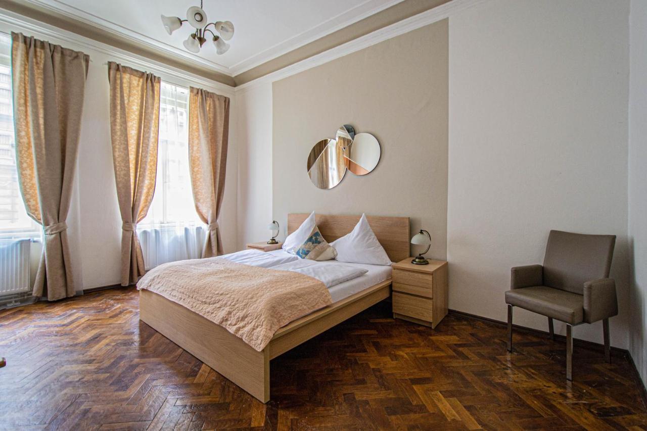 For Celebrations Spacious 3Bdr Apartment With Balcony Прага Екстериор снимка