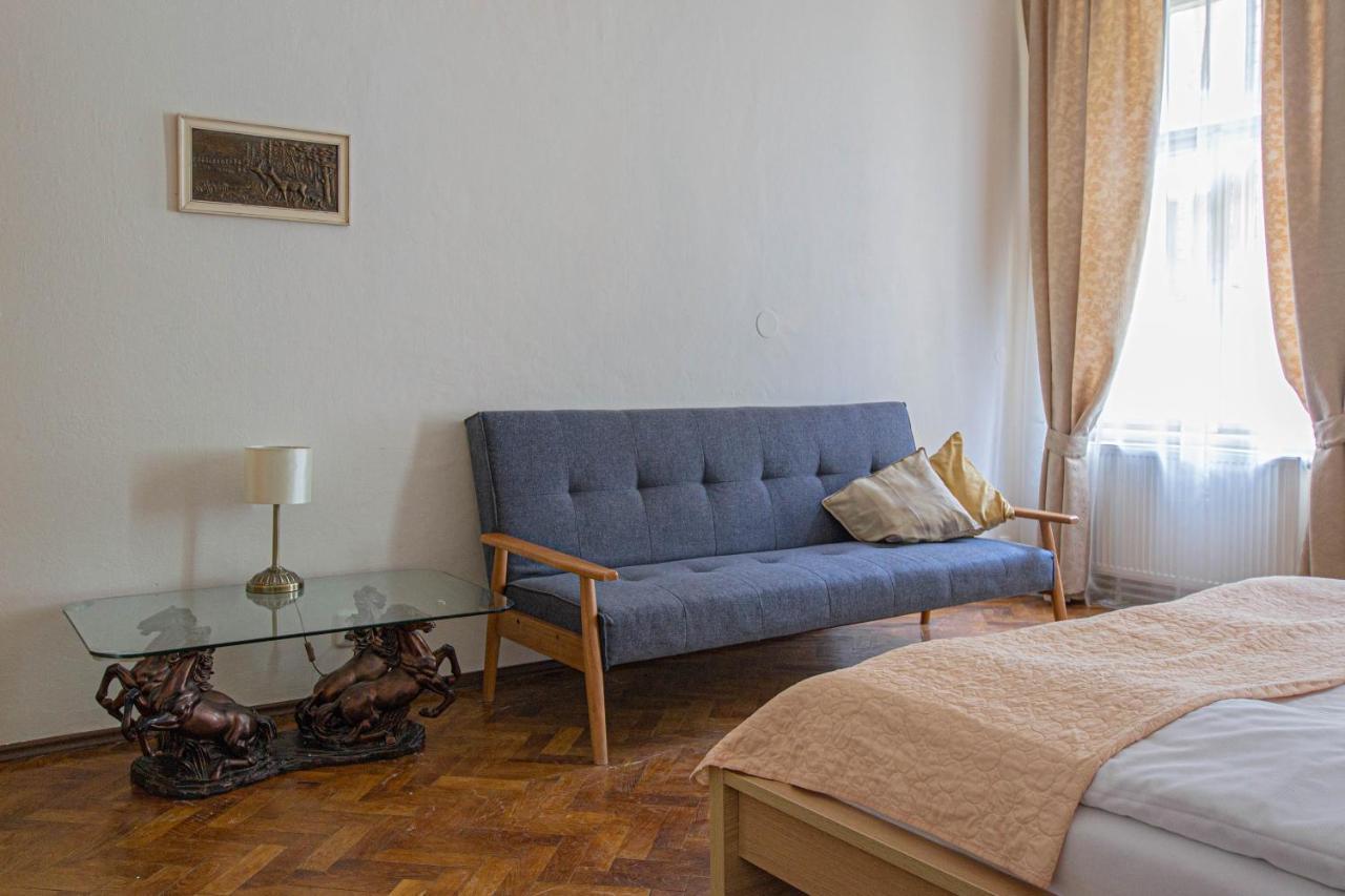 For Celebrations Spacious 3Bdr Apartment With Balcony Прага Екстериор снимка