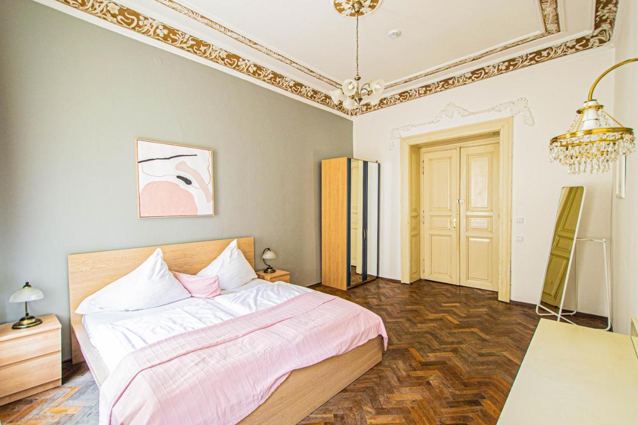 For Celebrations Spacious 3Bdr Apartment With Balcony Прага Екстериор снимка