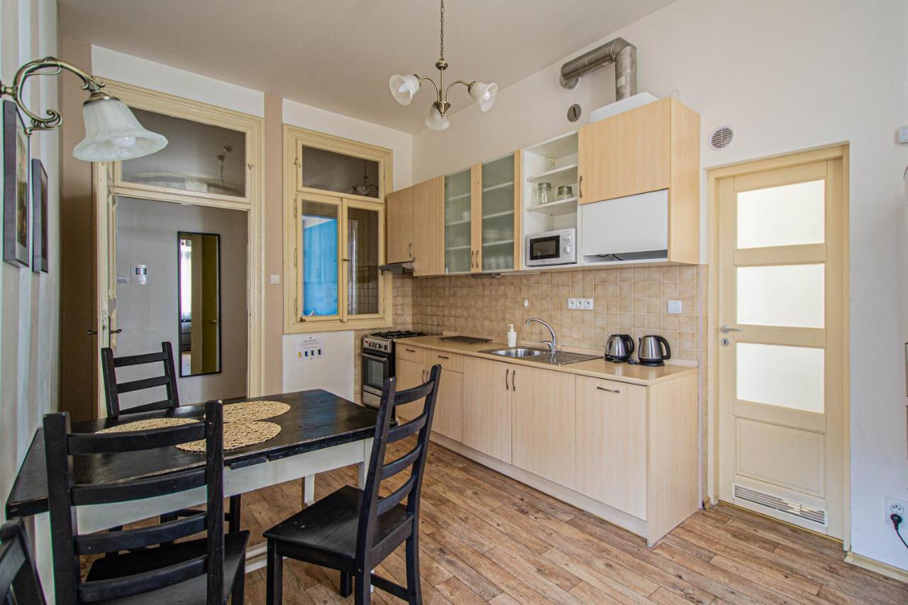 For Celebrations Spacious 3Bdr Apartment With Balcony Прага Екстериор снимка