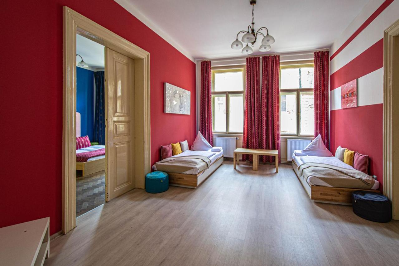 For Celebrations Spacious 3Bdr Apartment With Balcony Прага Екстериор снимка