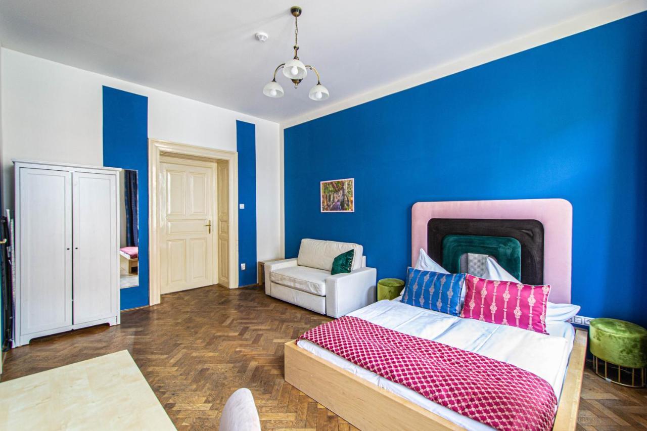 For Celebrations Spacious 3Bdr Apartment With Balcony Прага Екстериор снимка