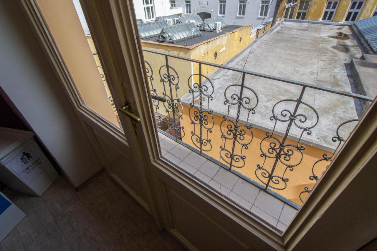 For Celebrations Spacious 3Bdr Apartment With Balcony Прага Екстериор снимка