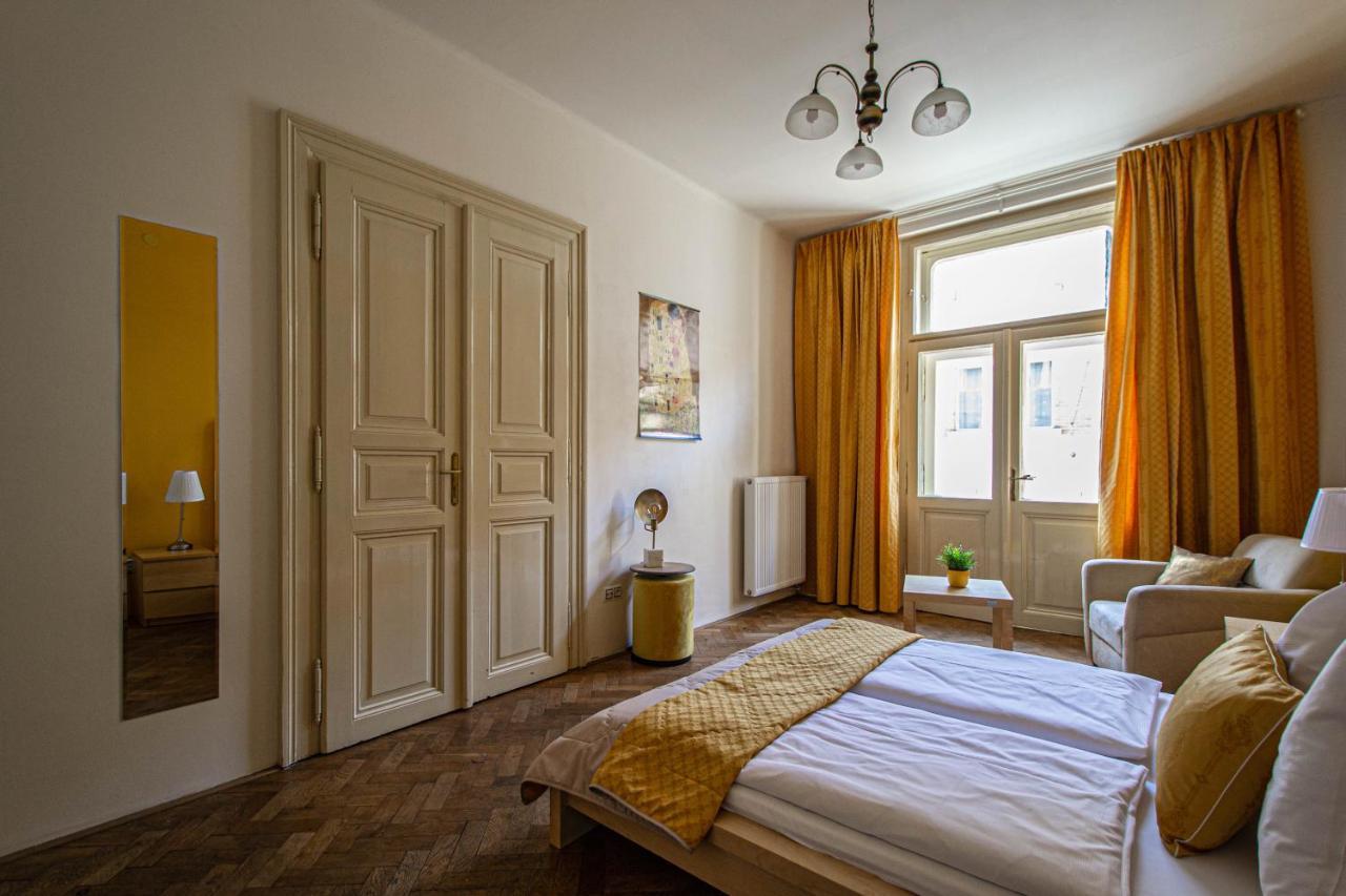 For Celebrations Spacious 3Bdr Apartment With Balcony Прага Екстериор снимка