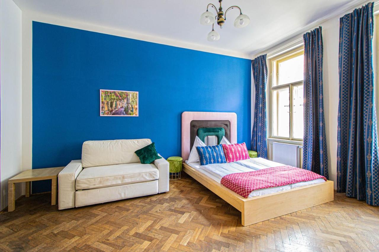 For Celebrations Spacious 3Bdr Apartment With Balcony Прага Екстериор снимка