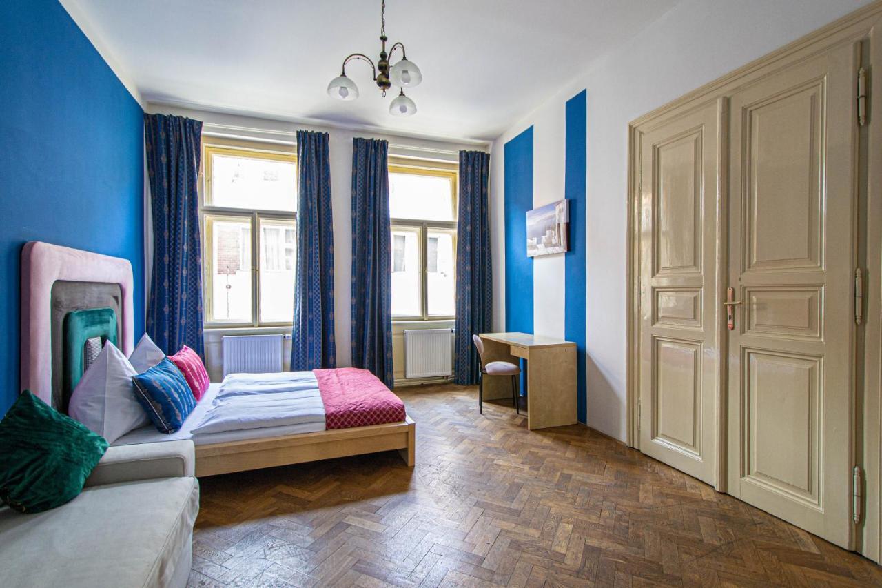 For Celebrations Spacious 3Bdr Apartment With Balcony Прага Екстериор снимка