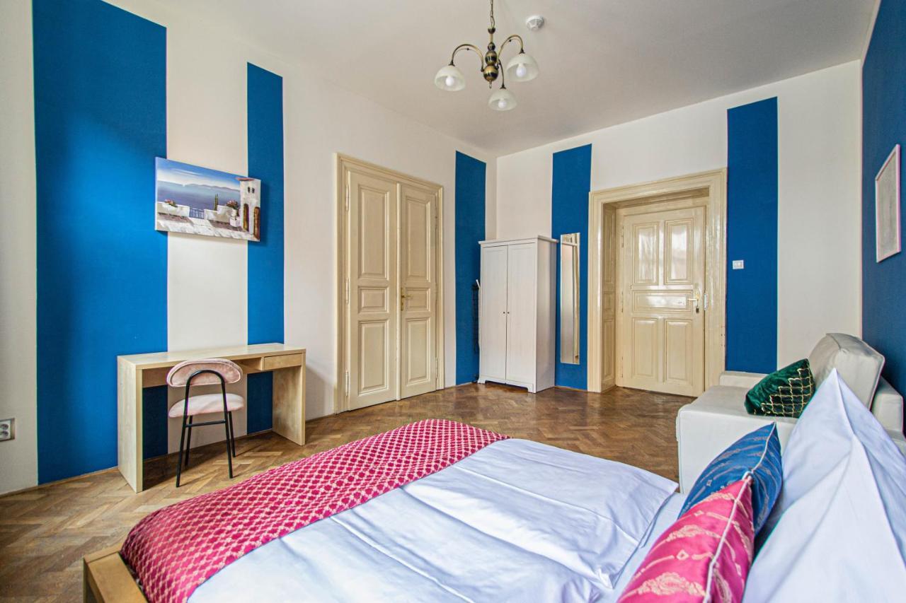 For Celebrations Spacious 3Bdr Apartment With Balcony Прага Екстериор снимка