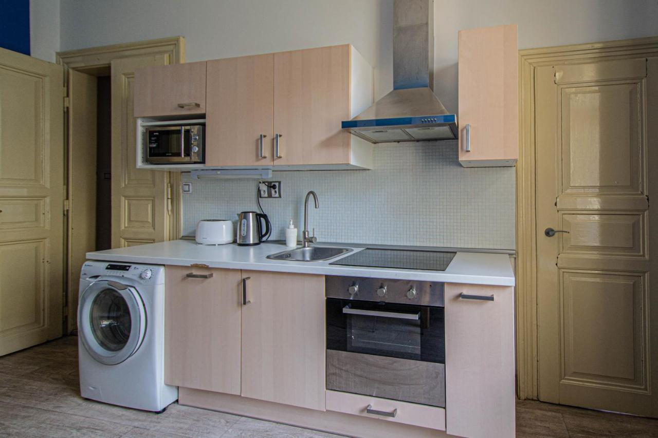 For Celebrations Spacious 3Bdr Apartment With Balcony Прага Екстериор снимка